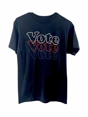 VOTE Graphic T-shirt Size Men’s Medium (NEW)